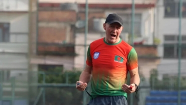 ১২ গোলের বড় জয়ের পর মাঠ নিয়ে বিস্ফোরক বাটলার